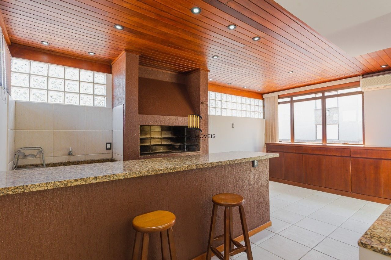 Cobertura charmosa com terraço e 2 vagas no Petrópolis