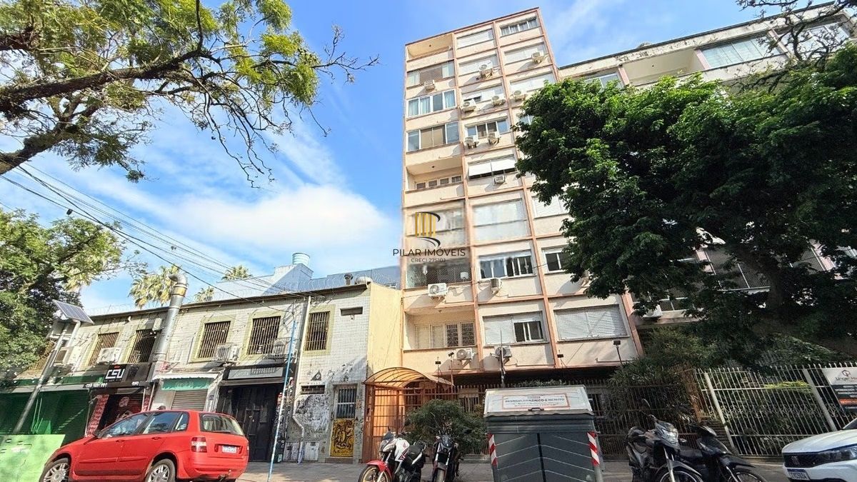 Apartamento Reformado com 3 Quartos e Sacada no Coração do Bom Fim, Próximo à Redenção