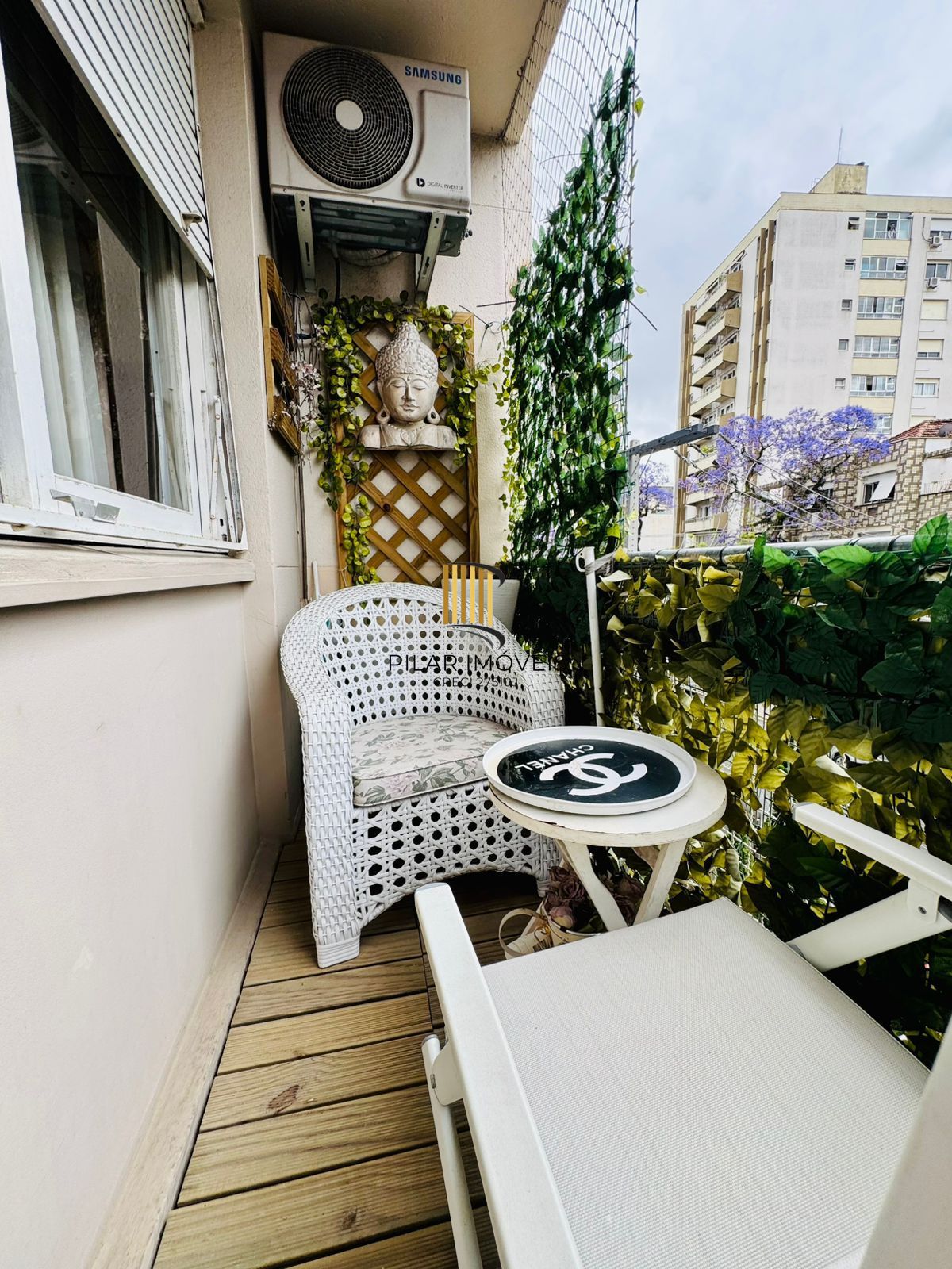 Bom Fim. Apartamento 3 dormitórios com living estendido.