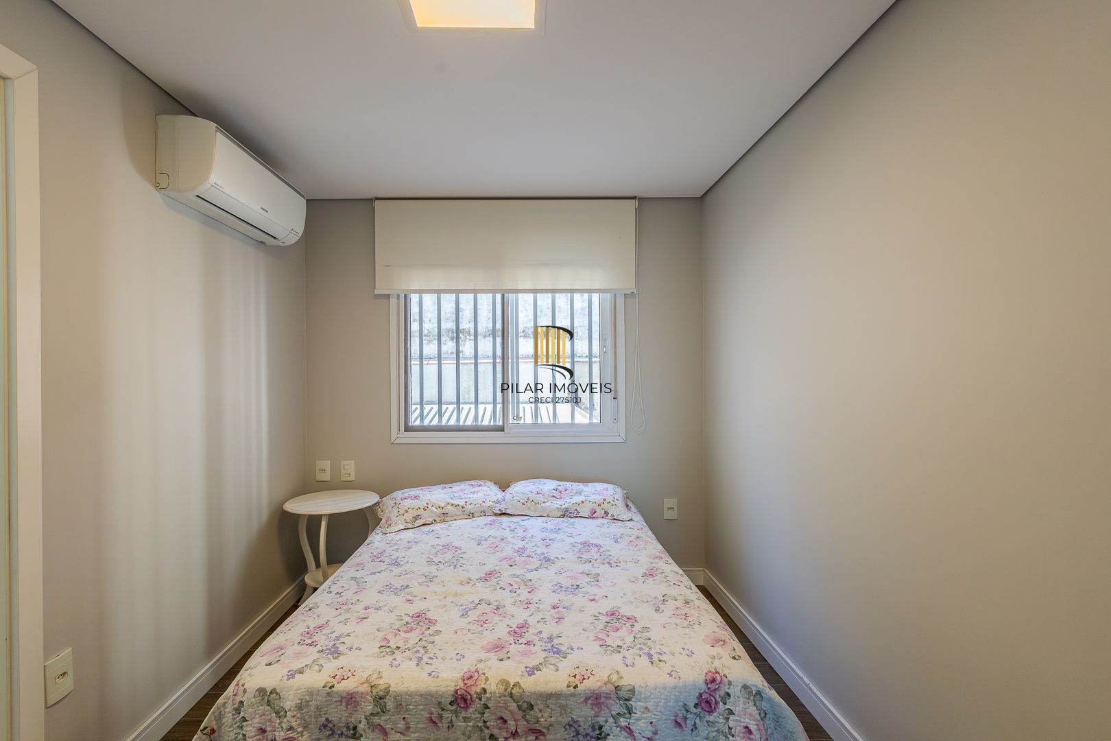 No Bairro Petrópolis 4 dormitórios, 2 suites, lareira e churrasqueira com 3 vagas