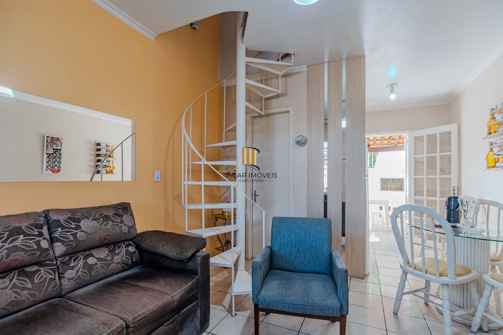 Sobrado com 2 ormitórios e 3 vagas de garagem