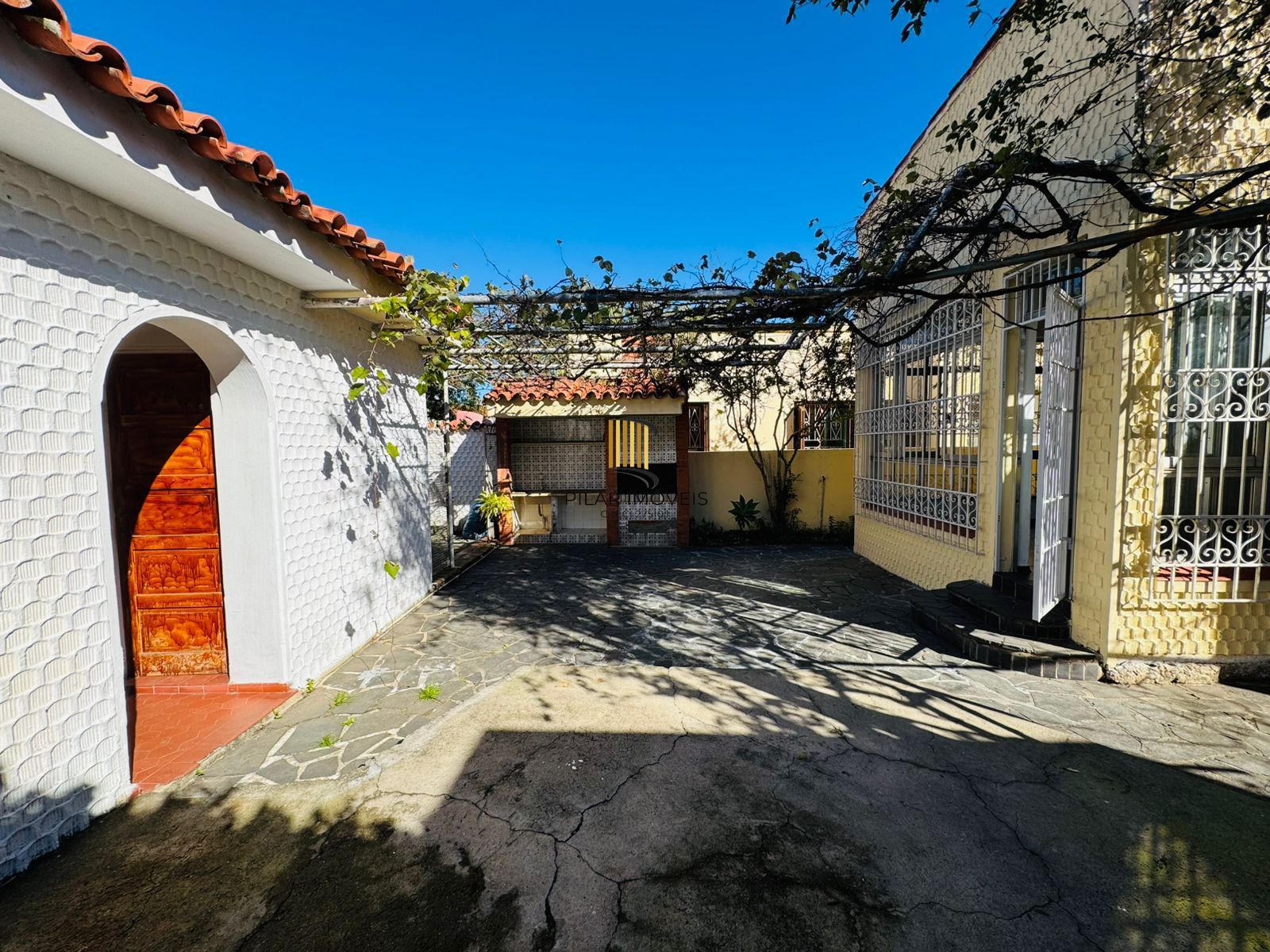 Casa Ampla com Pátio e Excelente Localização no Petrópolis