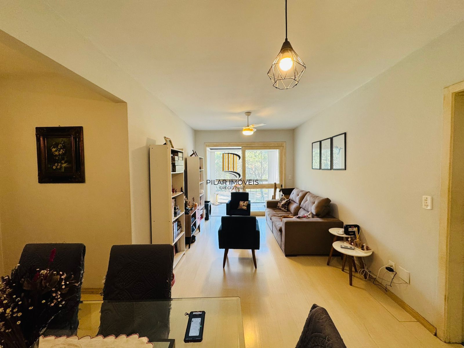 Apartamento Semimobiliado com  94,67 m² Privativos, 3 Dormitórios,