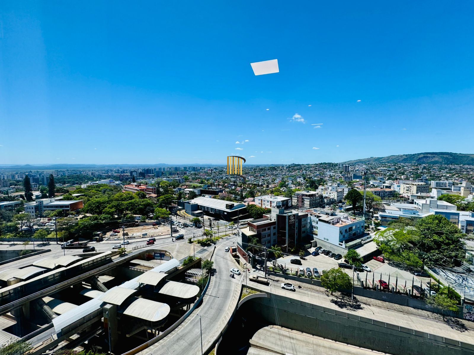 Conjunto/Sala MOBILIADA para Venda - 35m², 0 dormitórios, 1 vaga - Petrópolis