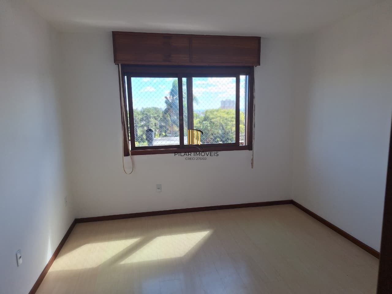 Amplo apartamento de 2D com suíte e vaga