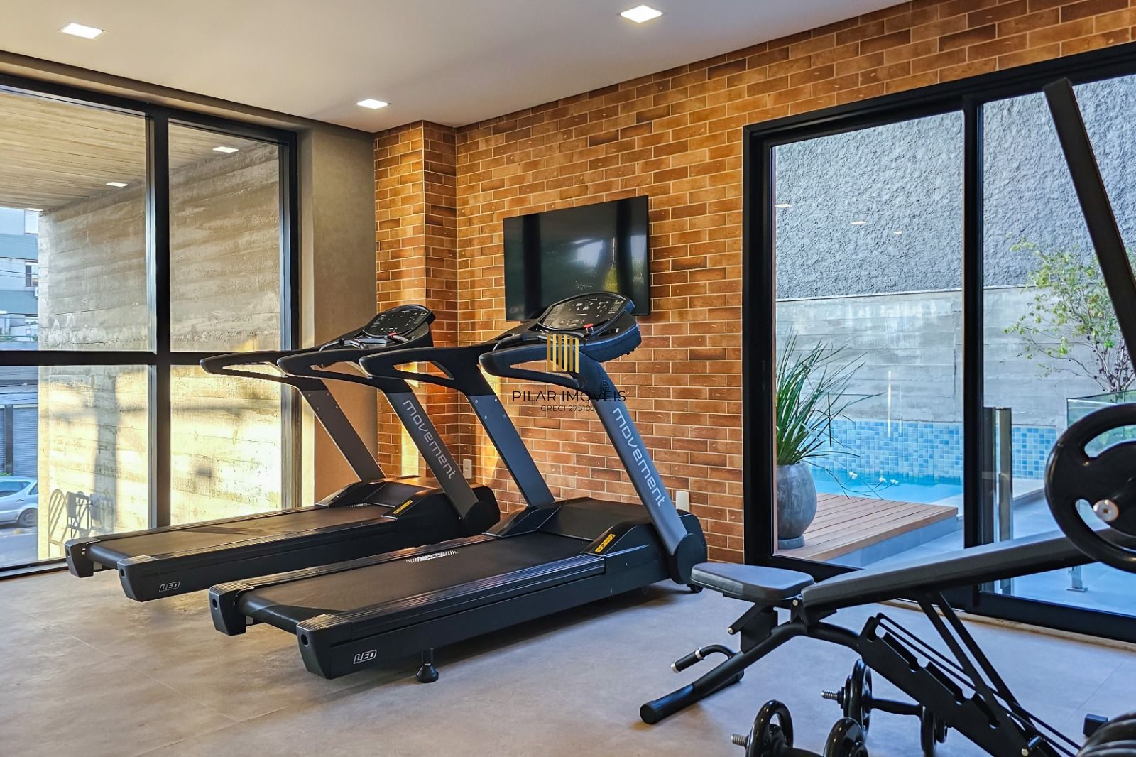 Apartamento completamente mobiliado e decorado, sacada, churrasqueira e vaga, com vista!