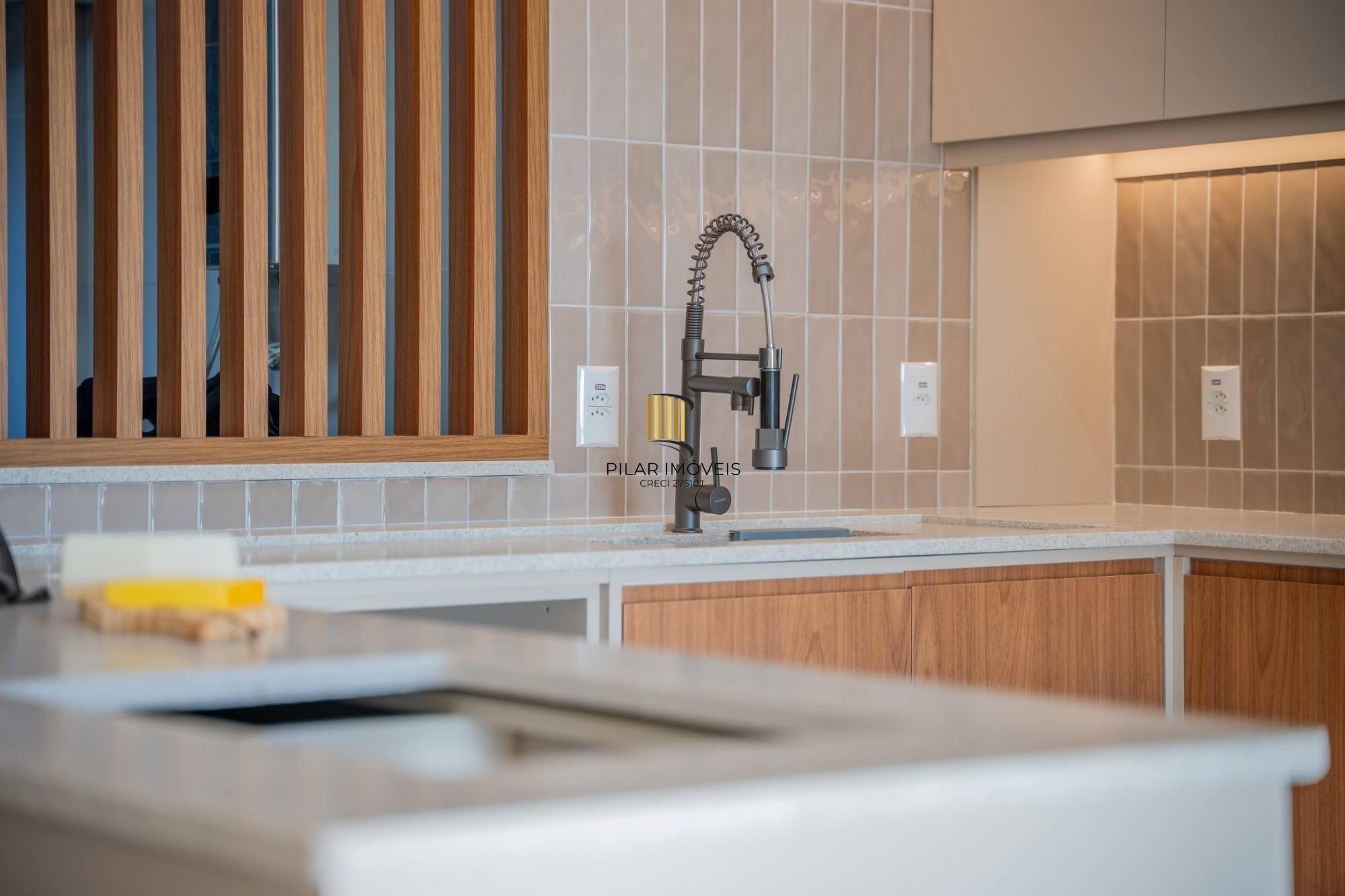 Apartamento com 3 suítes com vista e totalmente reforamdo no Moinhos de Vento