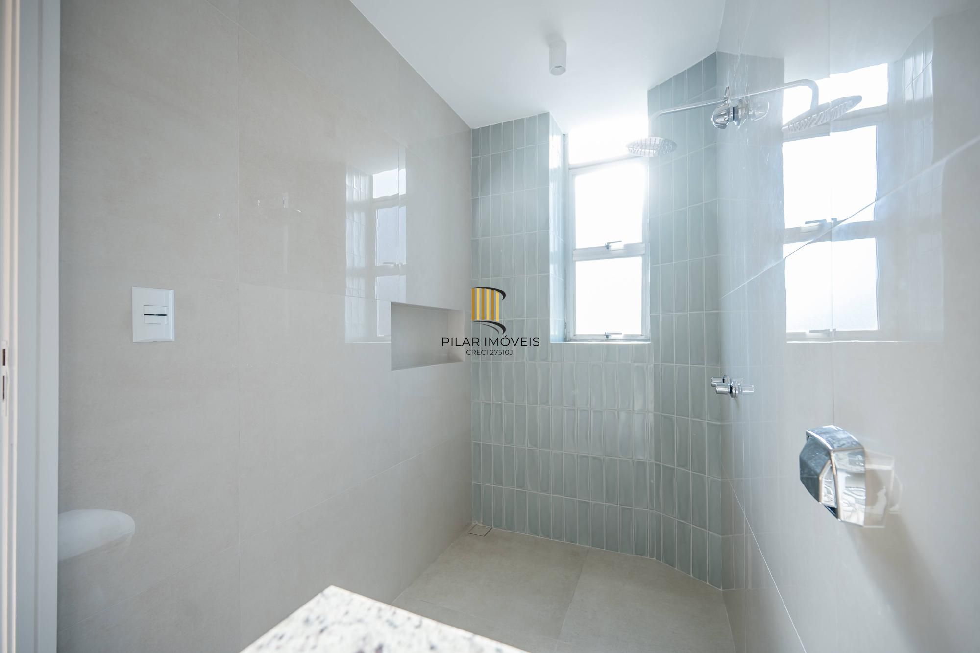 Apartamento com 3 suítes com vista e totalmente reforamdo no Moinhos de Vento