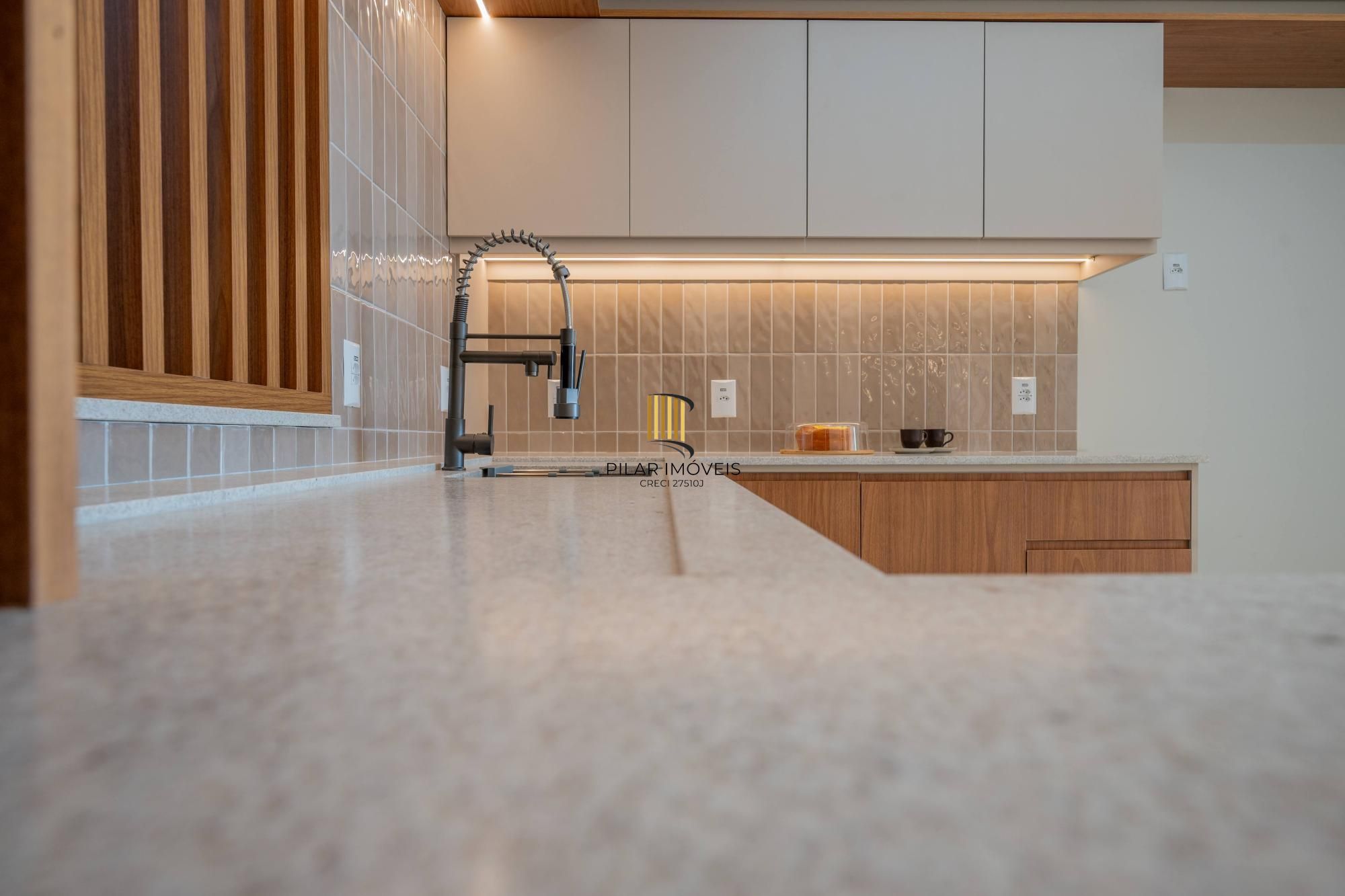 Apartamento com 3 suítes com vista e totalmente reforamdo no Moinhos de Vento