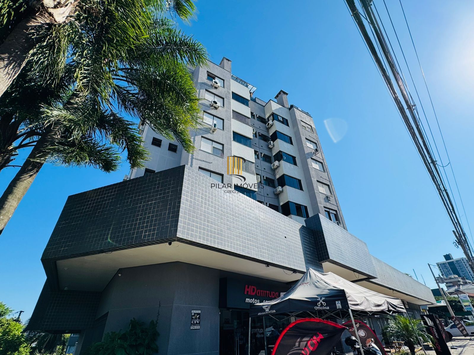 Cobertura com Terraço, Vista Livre e Porteira Fechada na Av. Protásio Alves