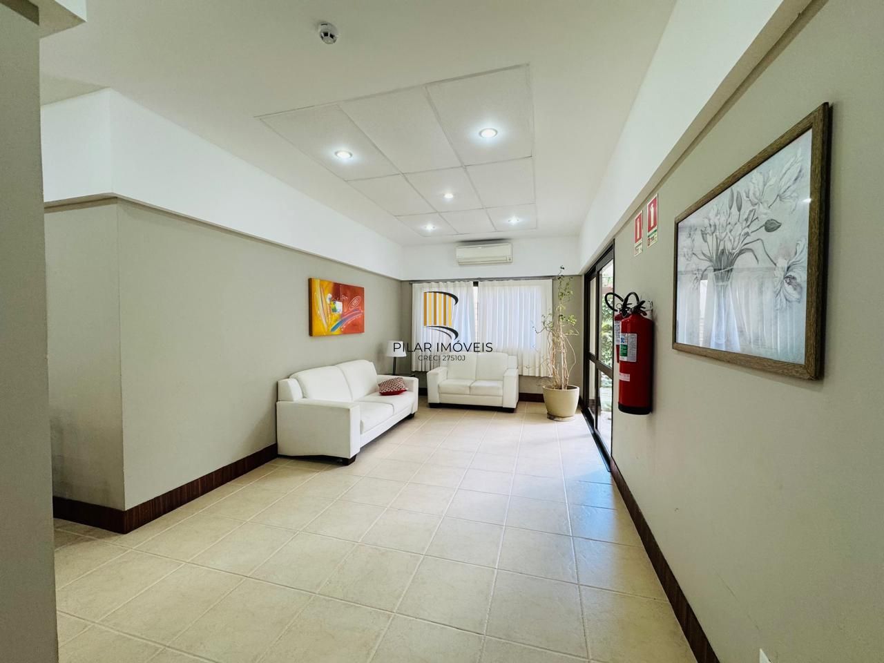 Apartamento 3 dormitórios, 3 banheiros e 2 vagas no Petrópolis