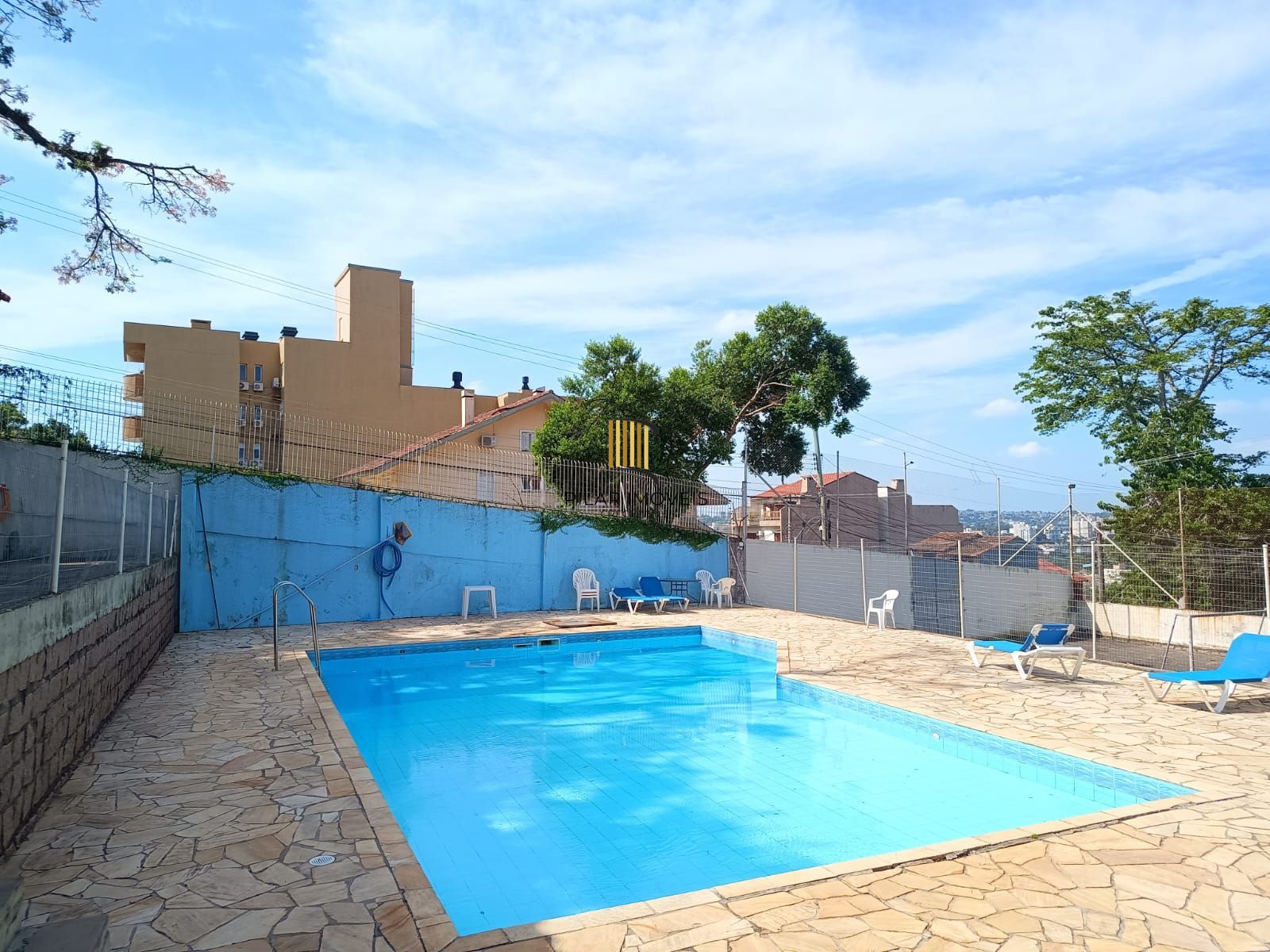 Sobrado 5 dorm em condominio com infra completa.