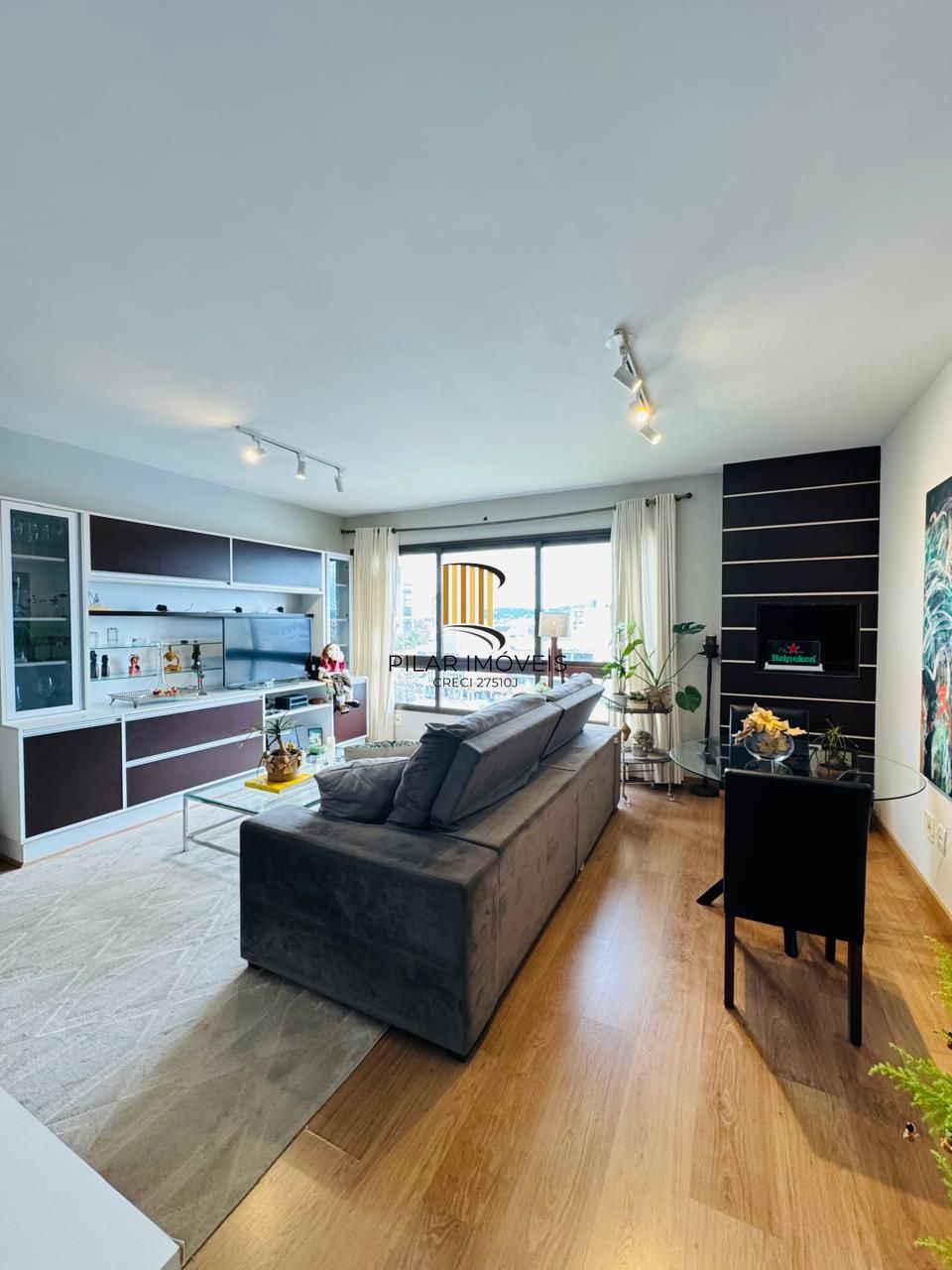 Apartamento 3 dormitórios, 3 banheiros e 2 vagas no Petrópolis