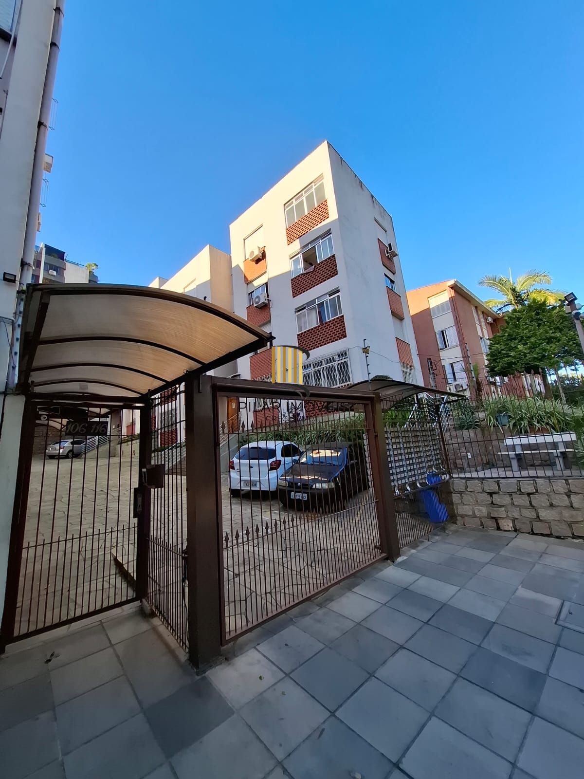 Apartamento com 2 quartos, 47m², reformado, bairro Petrópolis