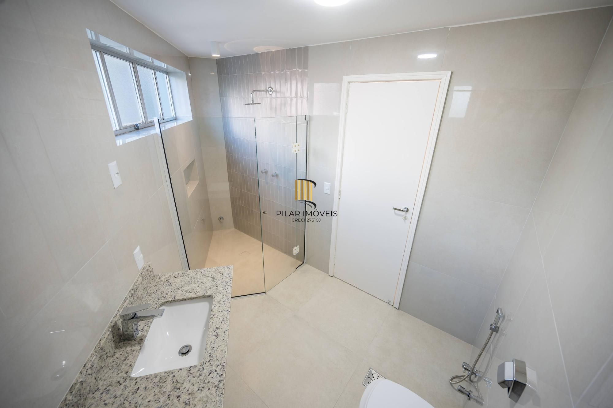 Apartamento com 3 suítes com vista e totalmente reforamdo no Moinhos de Vento