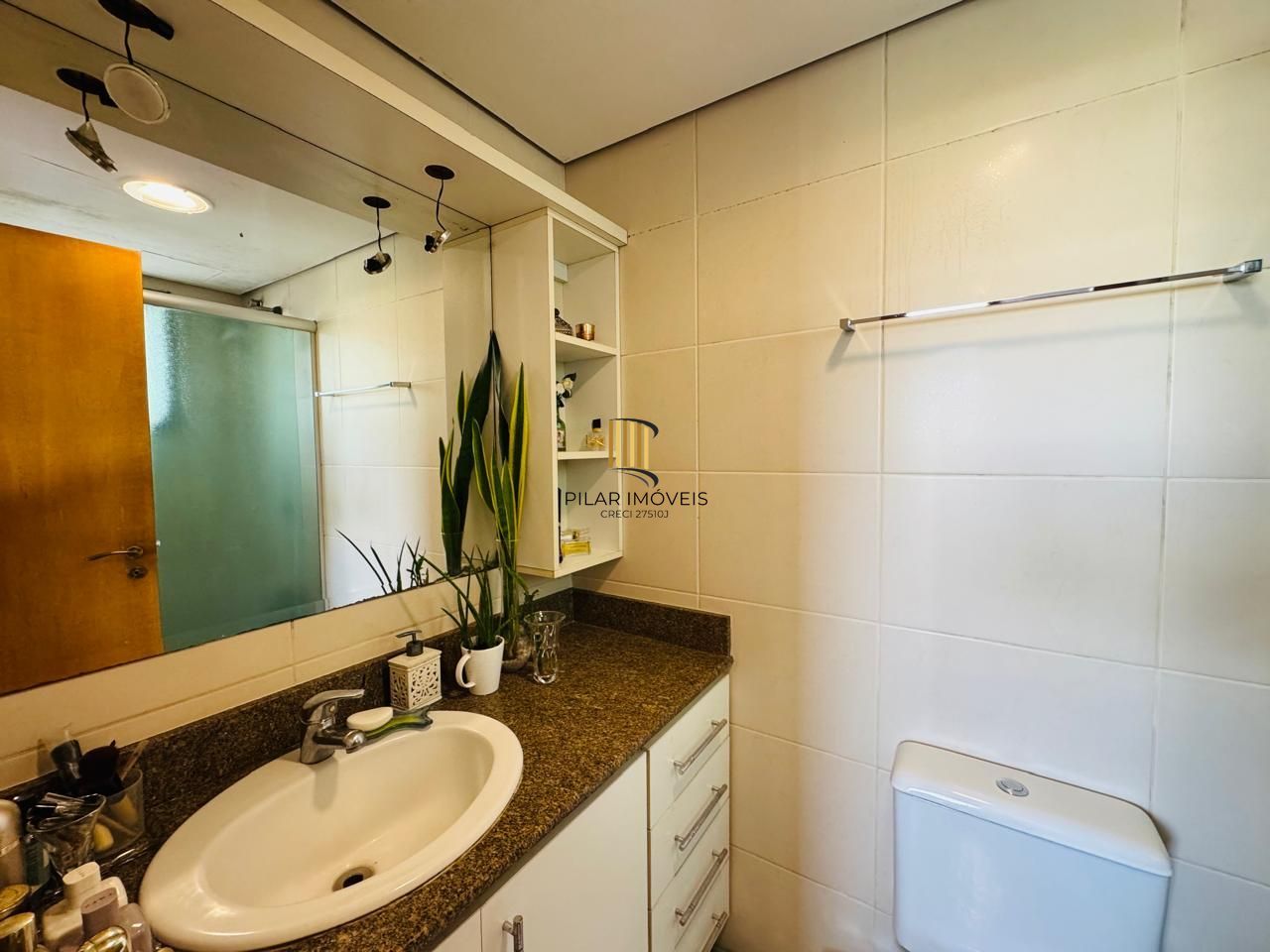 Apartamento 3 dormitórios, 3 banheiros e 2 vagas no Petrópolis