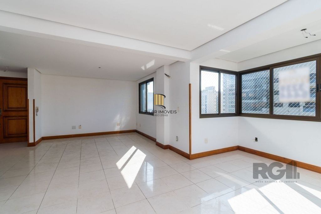 Duplex 3 dormitórios no bairro Mont Serrat