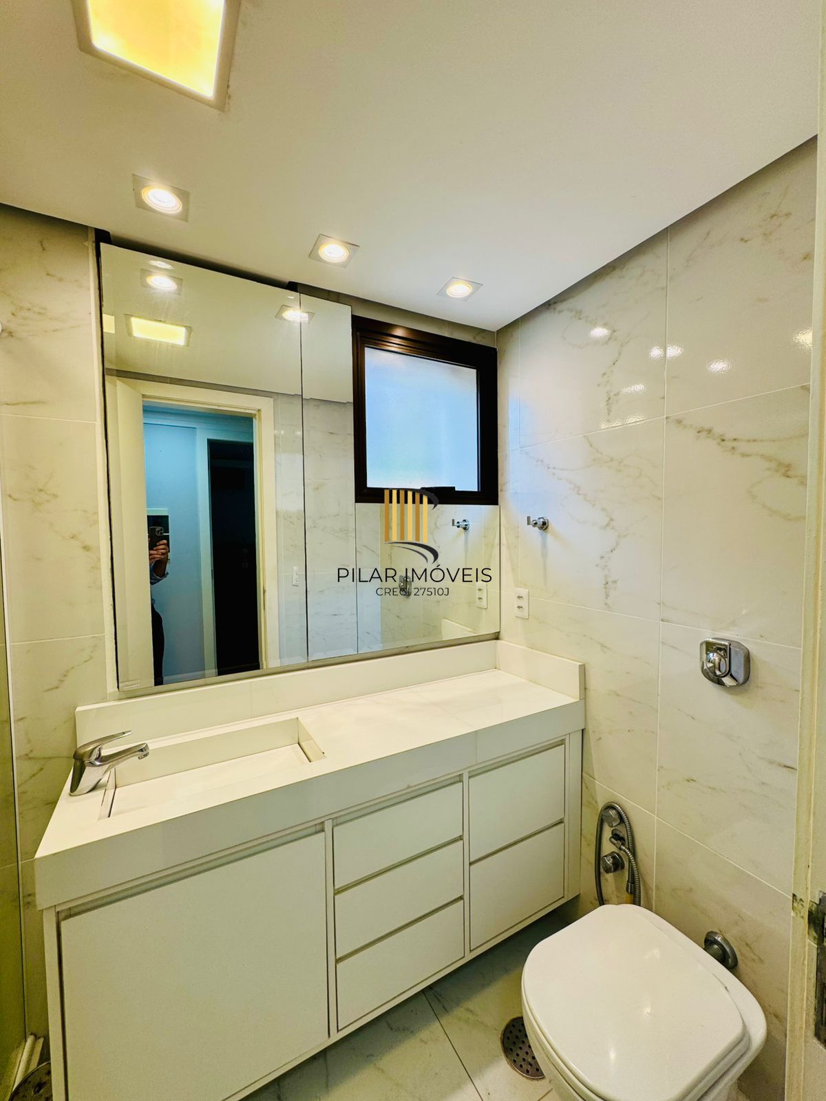 2 Dormitórios Semi Mobiliado com Churrasqueira e Vaga no Coração do Bairro Petrópolis