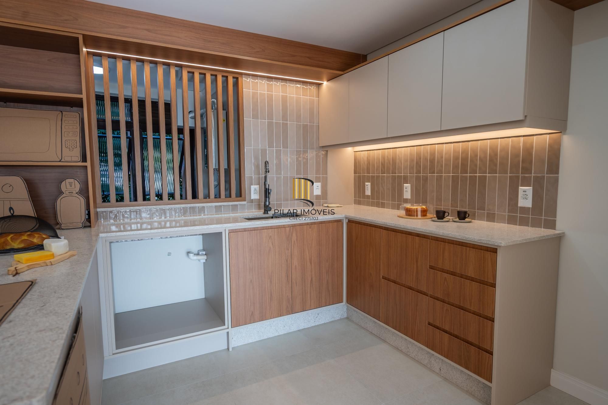 Apartamento com 3 suítes com vista e totalmente reforamdo no Moinhos de Vento