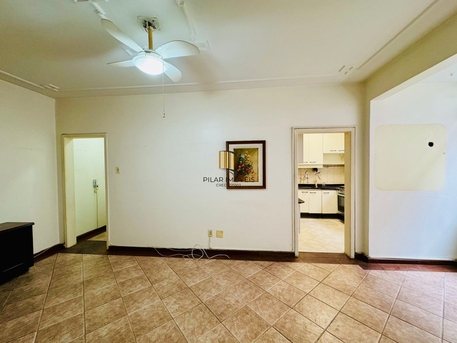 Bom Fim. Apartamento 3 dormitórios com living estendido.