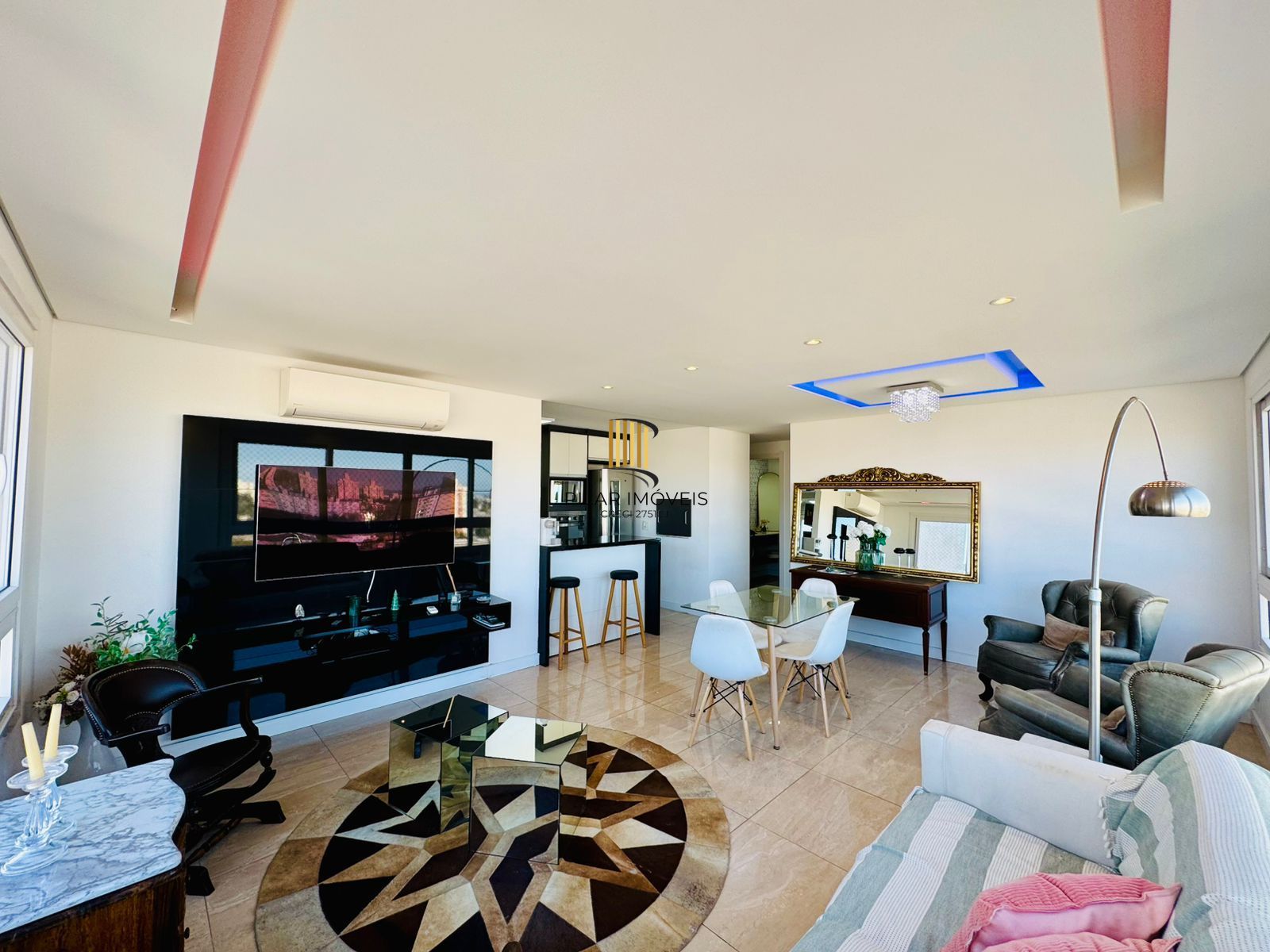 3 dormitórios, andar alto, mobiliado com lazer completo!