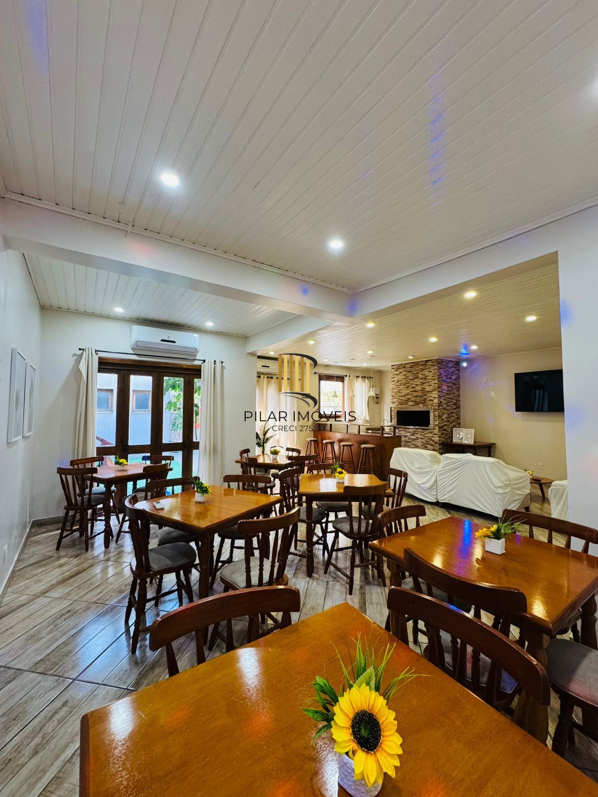 Cobertura com Terraço, Vista Livre e Porteira Fechada na Av. Protásio Alves