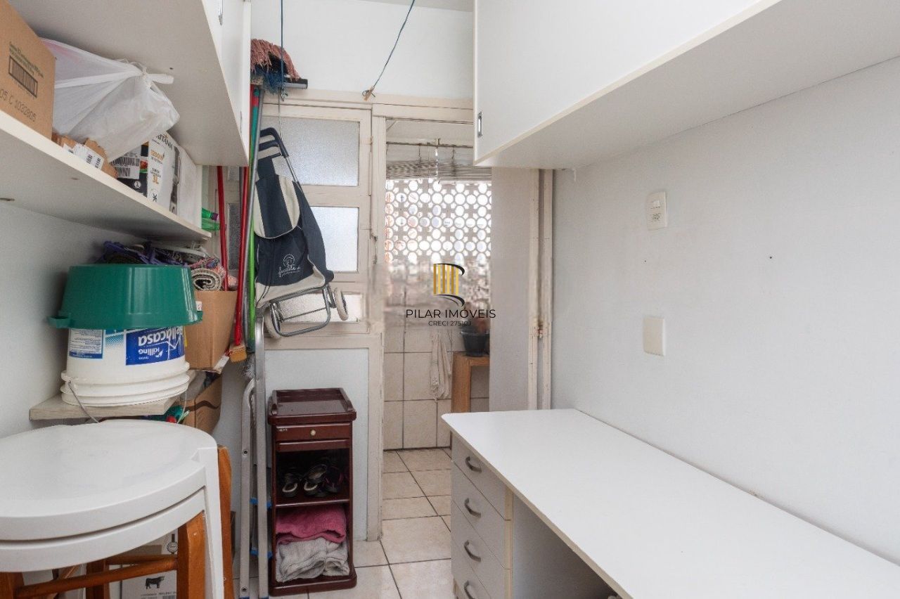 Amplo Apartamento de 3 Dormitórios com Churrasqueira no Bairro Floresta