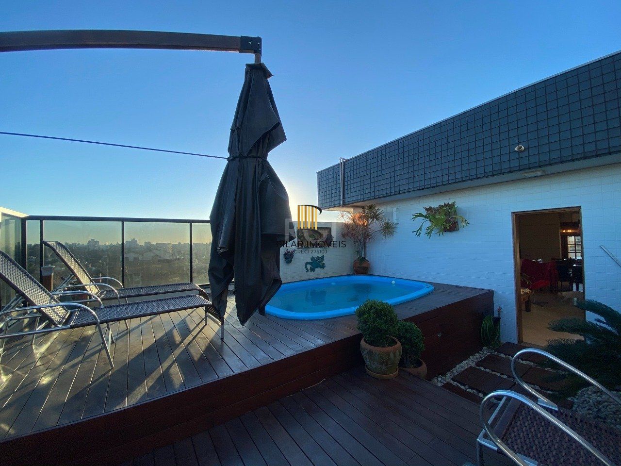 Cobertura para Venda - 278m², 3 dormitórios, sendo 1 suites, 3 vagas - Jardim Itu