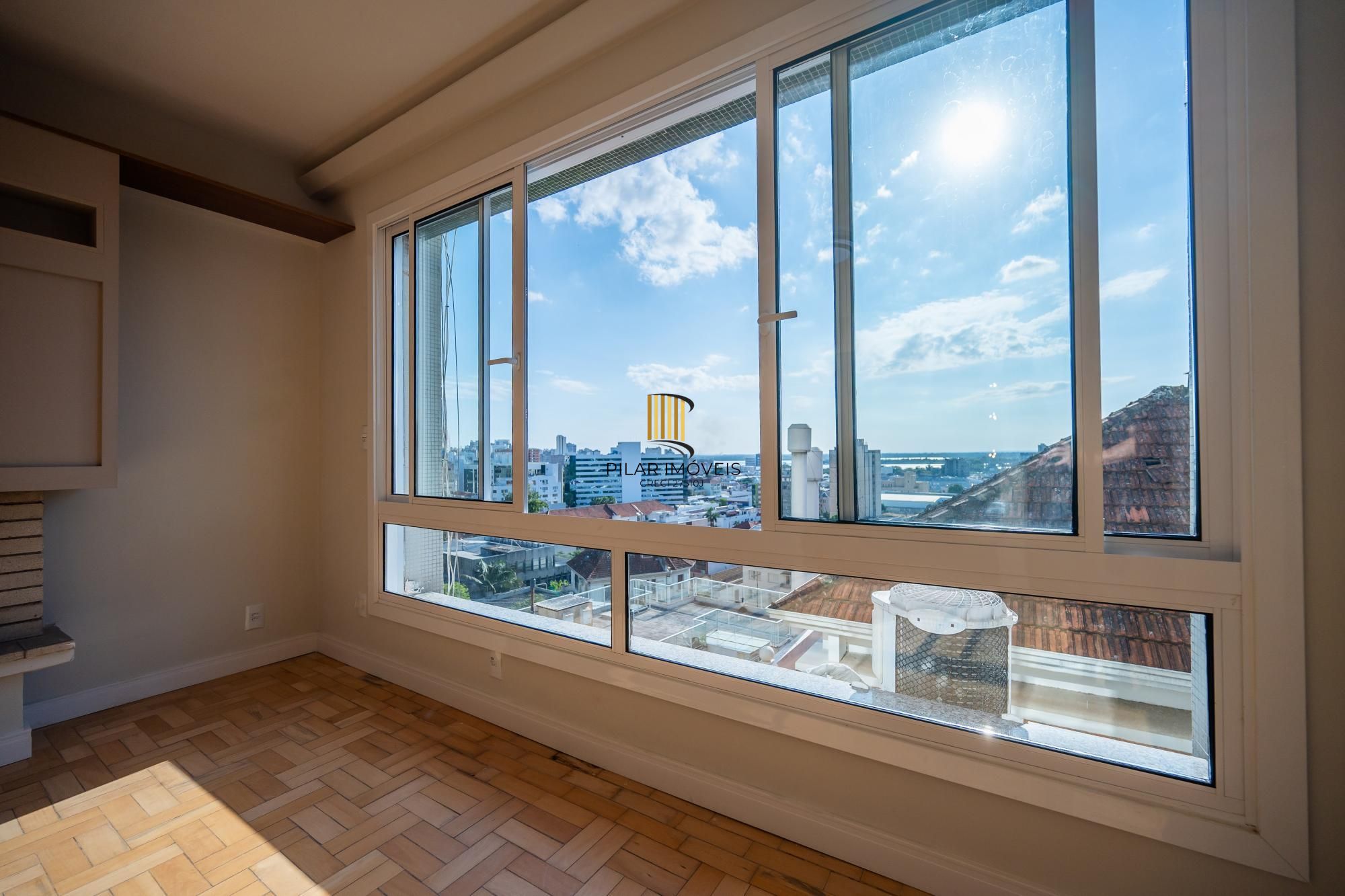 Apartamento com 3 suítes com vista e totalmente reforamdo no Moinhos de Vento