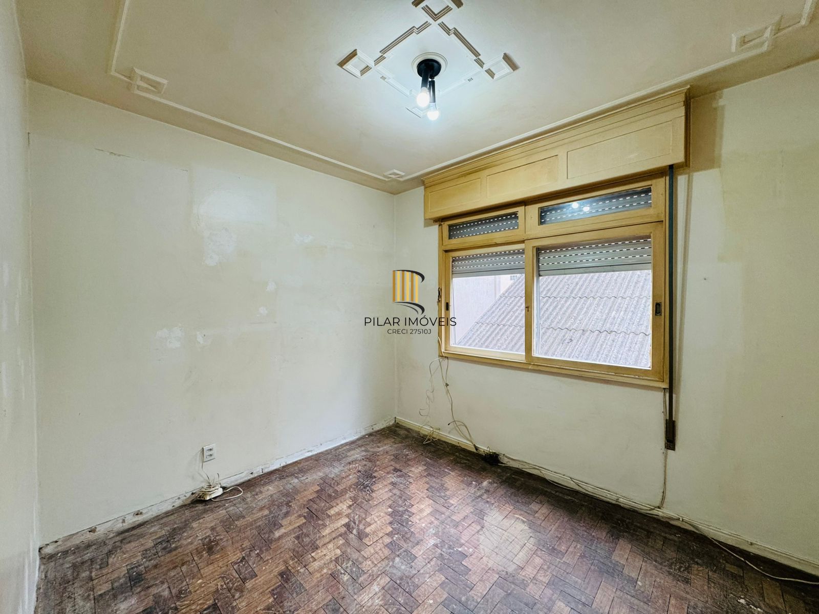 Bom Fim. Apartamento 3 dormitórios com living estendido.