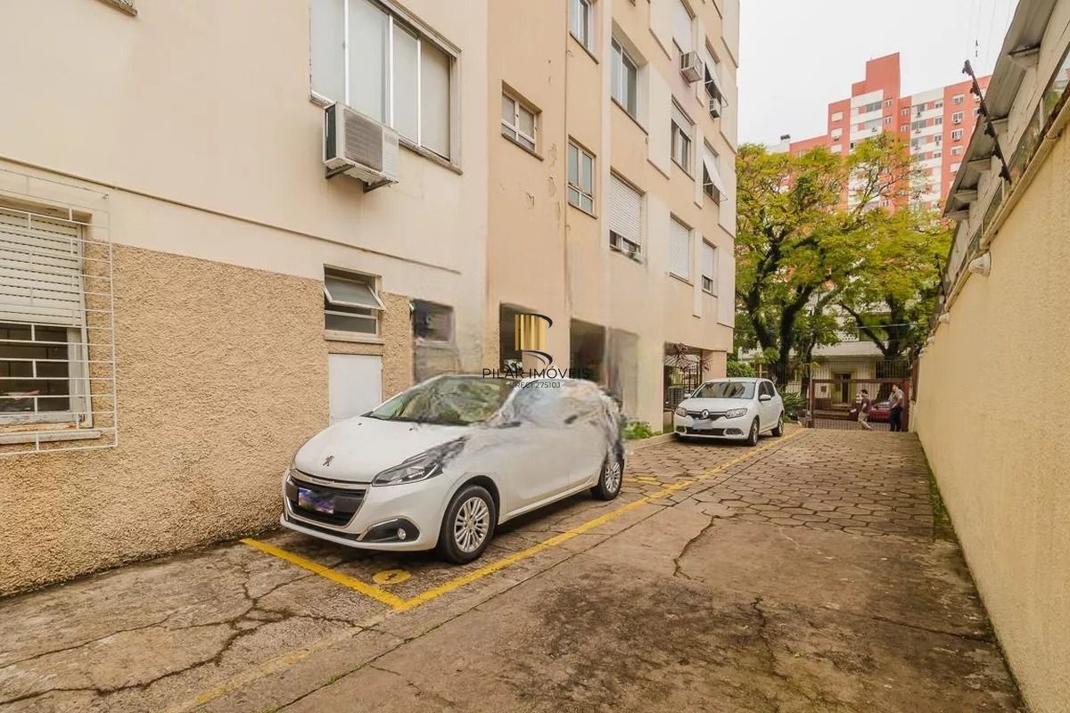 Apartamento de 1 Dormitório Semimobiliado