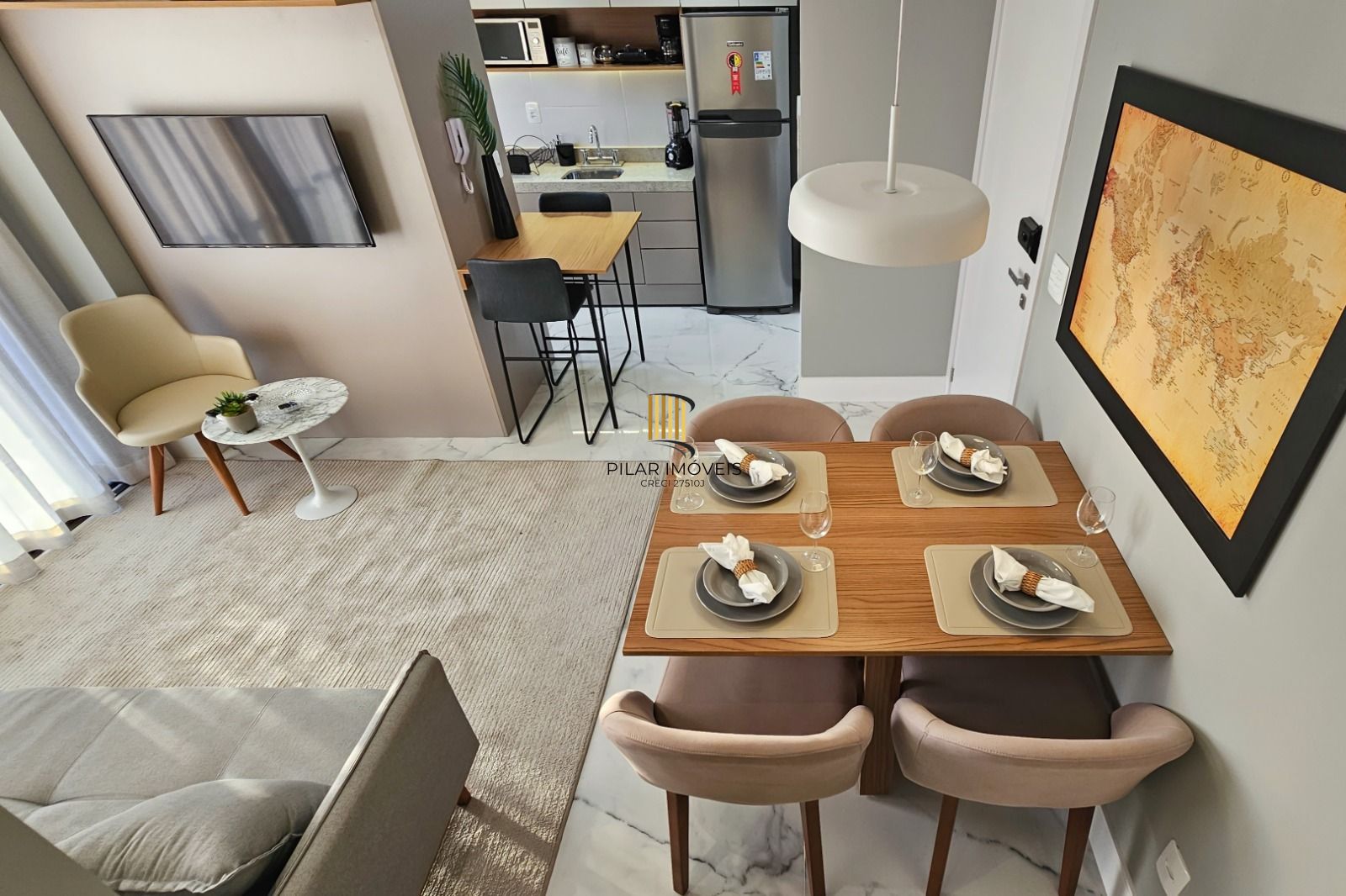 Apartamento completamente mobiliado e decorado, sacada, churrasqueira e vaga, com vista!