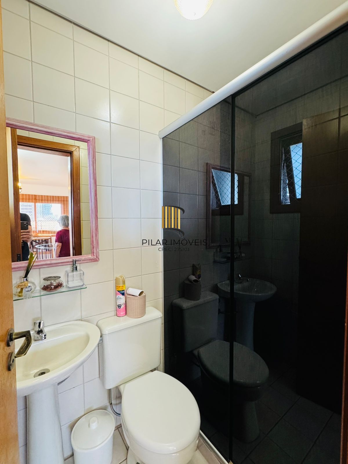 Cobertura com Terraço, Vista Livre e Porteira Fechada na Av. Protásio Alves