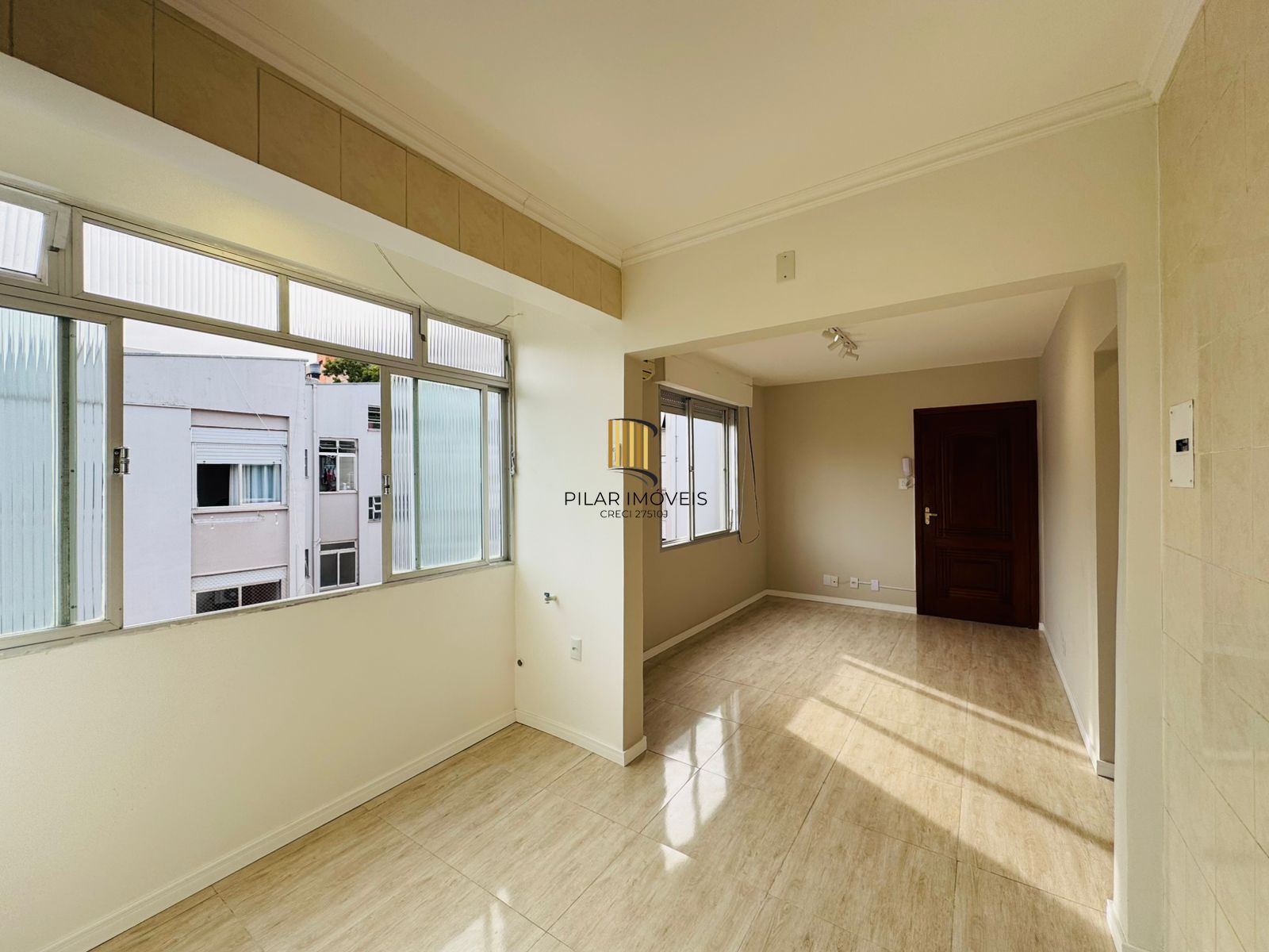 Apartamento com 2 quartos, 47m², reformado, bairro Petrópolis