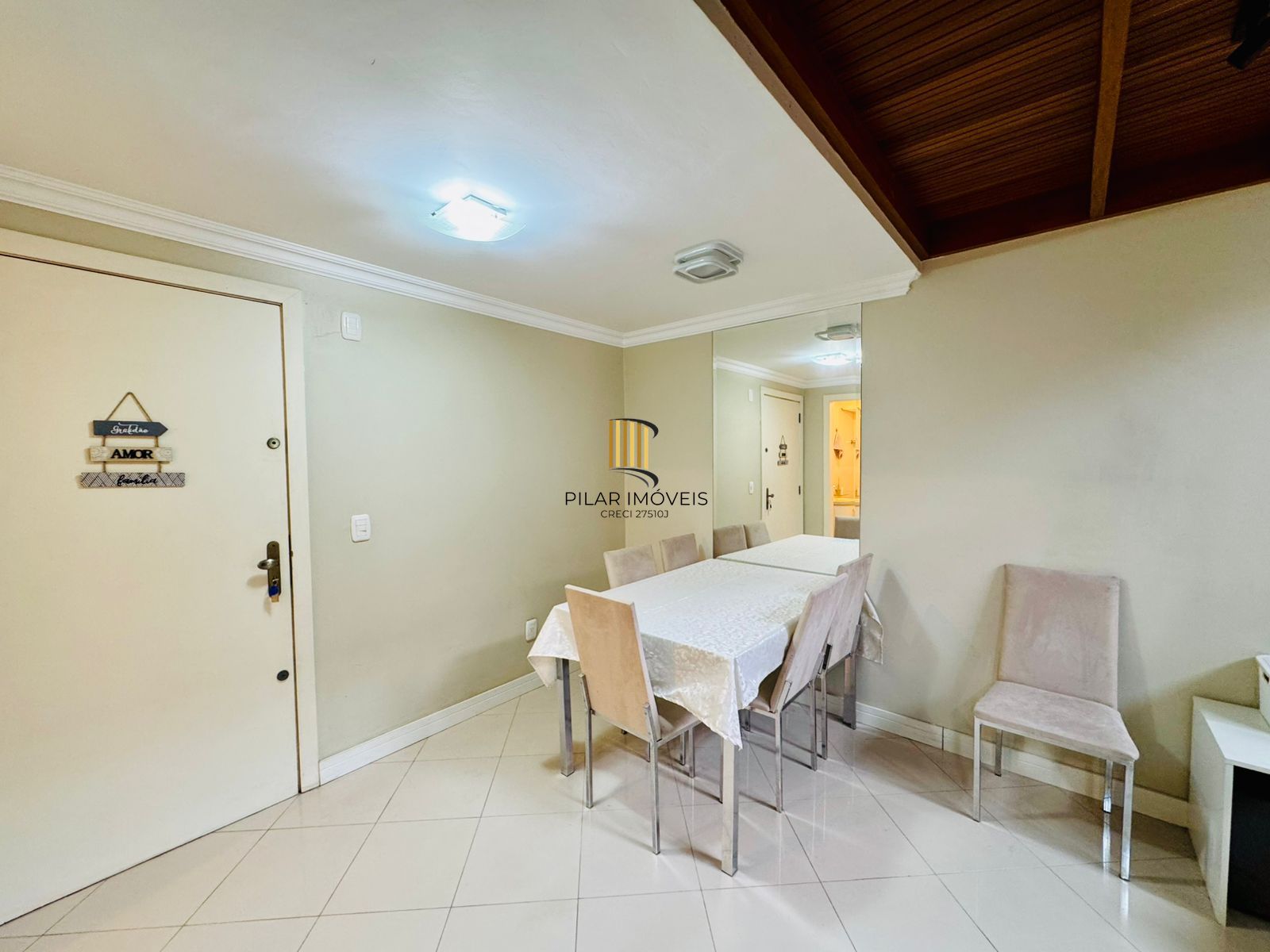 Duplex na Bela Vista, 2 dormitórios com espaço para home office, lareira e 2 vagas