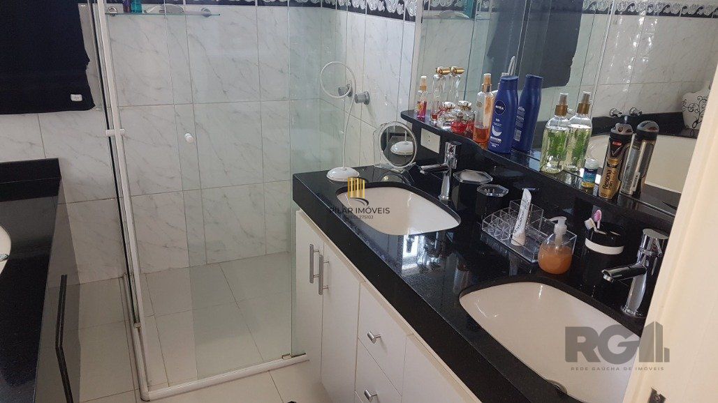 Casa para Comprar  no Condado de Capão com 5 suítes.