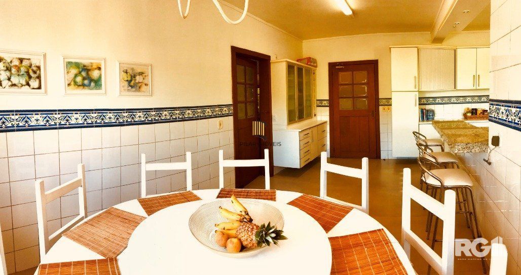 Casa de Condomínio 7 dormitórios no bairro Cavalhada