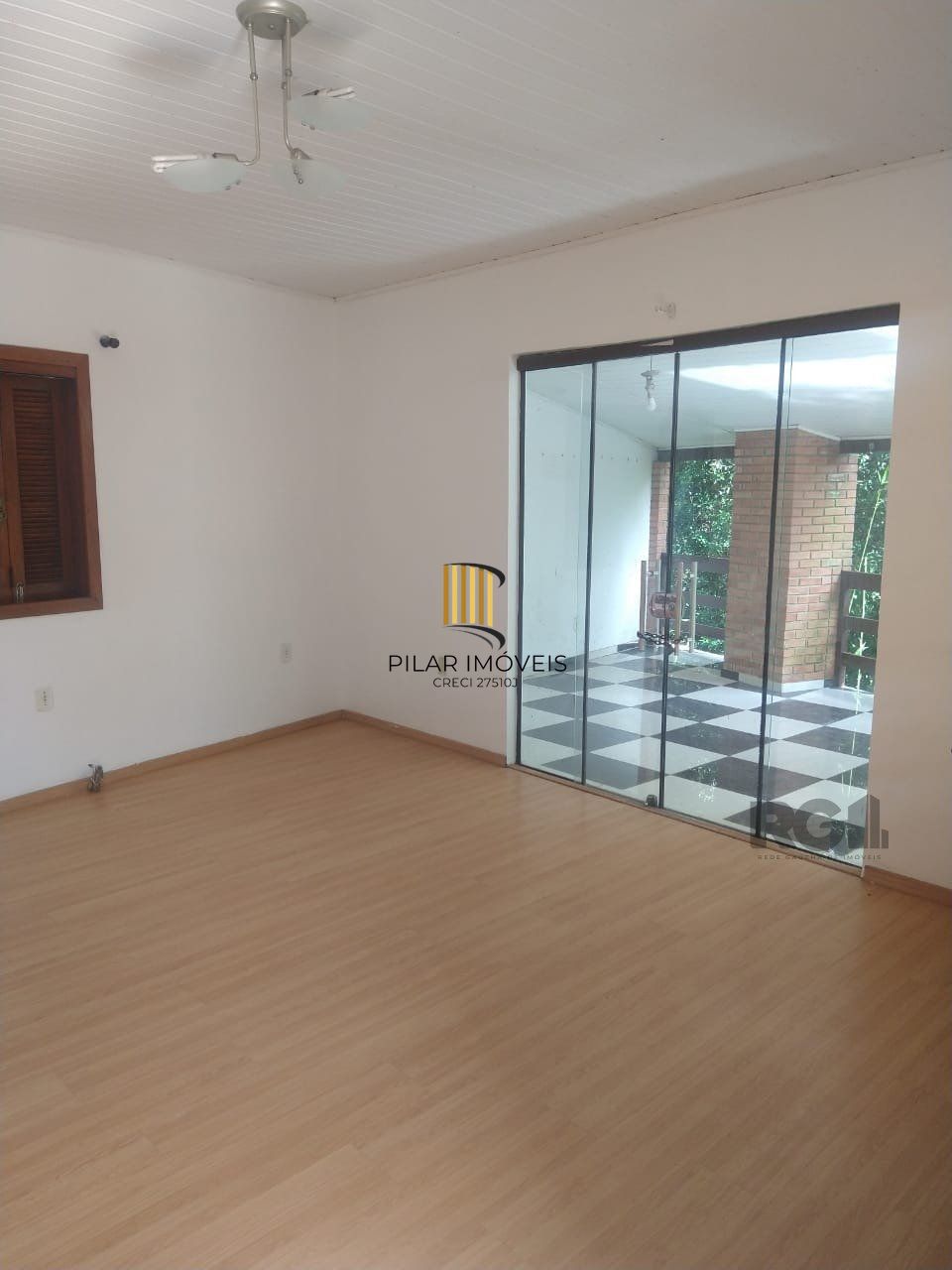 Casa Para Venda Com Amplo Pátio e Piscina