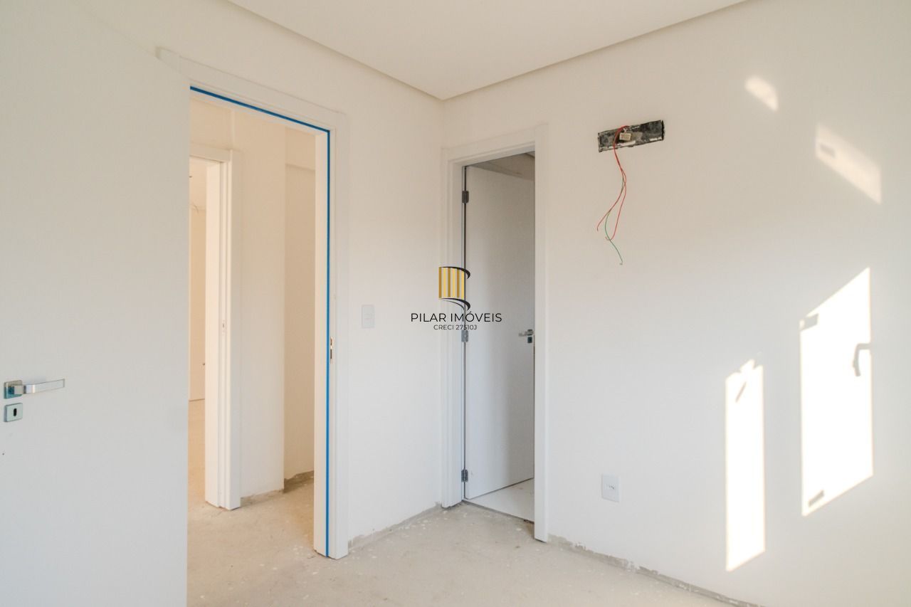 Apartamento Garden / 3 Dormitórios / Suíte / Amplo Pátio / Bairro Tristeza