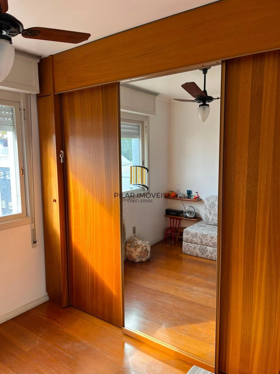 apartamento de 2 dormitórios a venda na rua Roque Calage