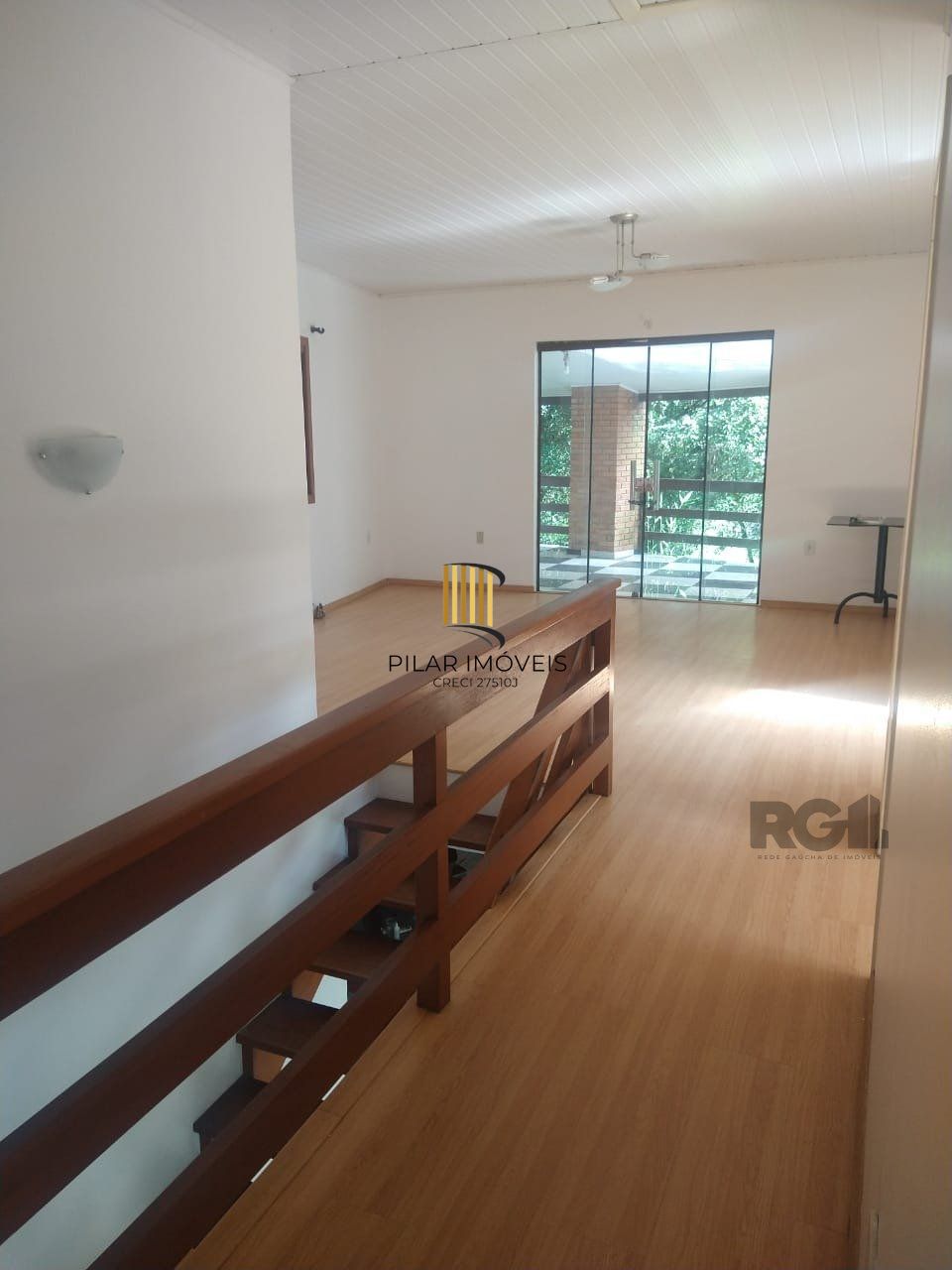 Casa Para Venda Com Amplo Pátio e Piscina
