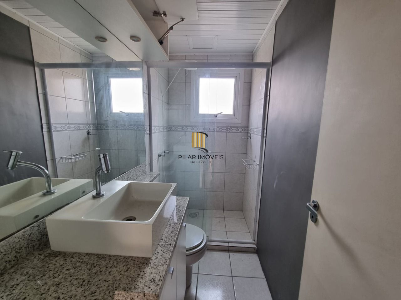 Casa 3 Dormitórios / Suíte / Vaga Coberta / Bairro Camaquã