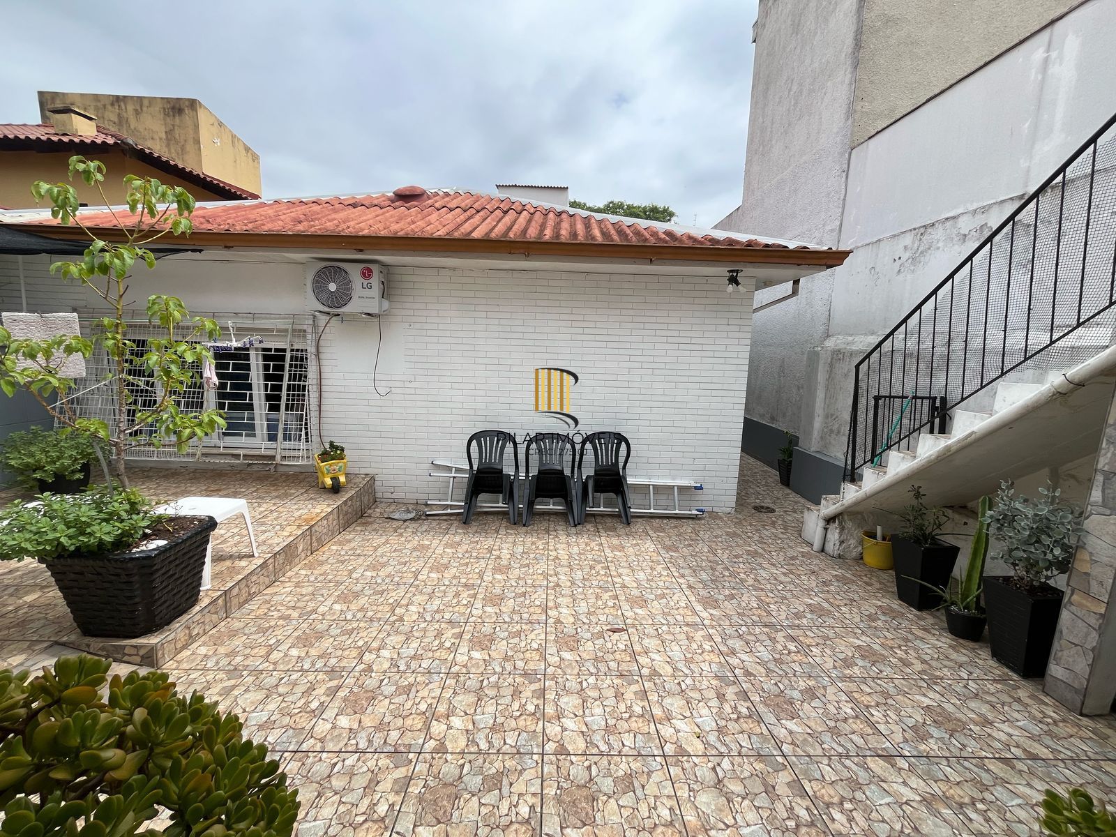 Casa terrea e reformada no bairro Nonoai