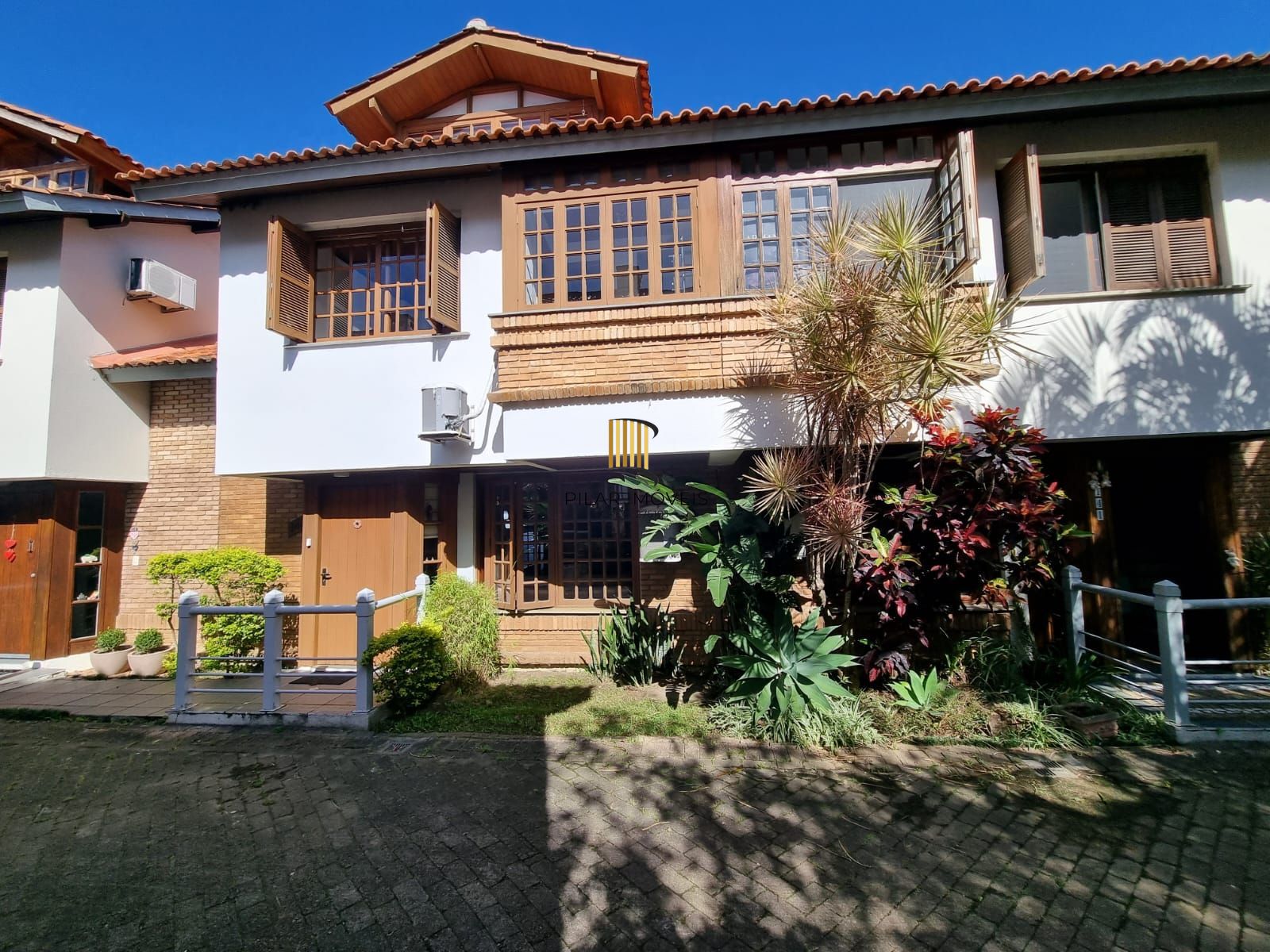 Casa de 3 Dormitórios em Condomínio Fechado Infra Completa