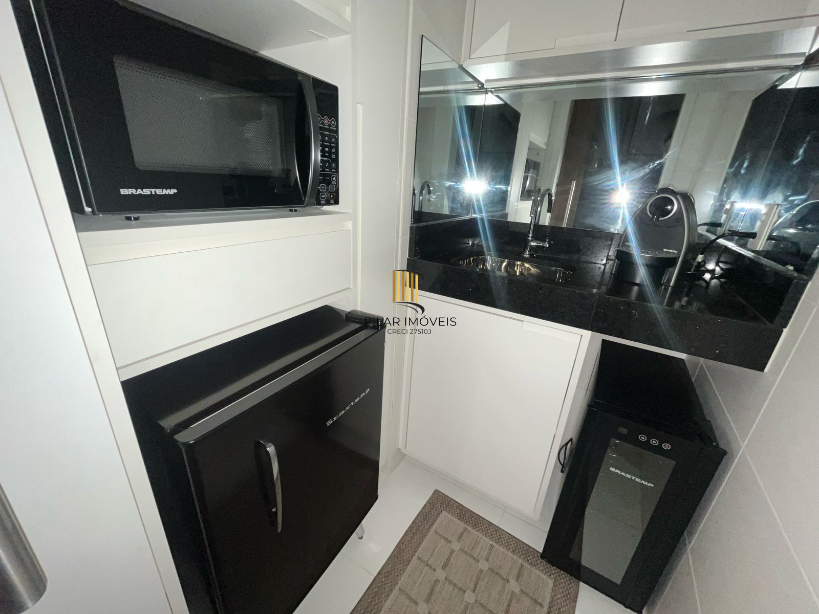 Sala mobiliada no Diamond Tower