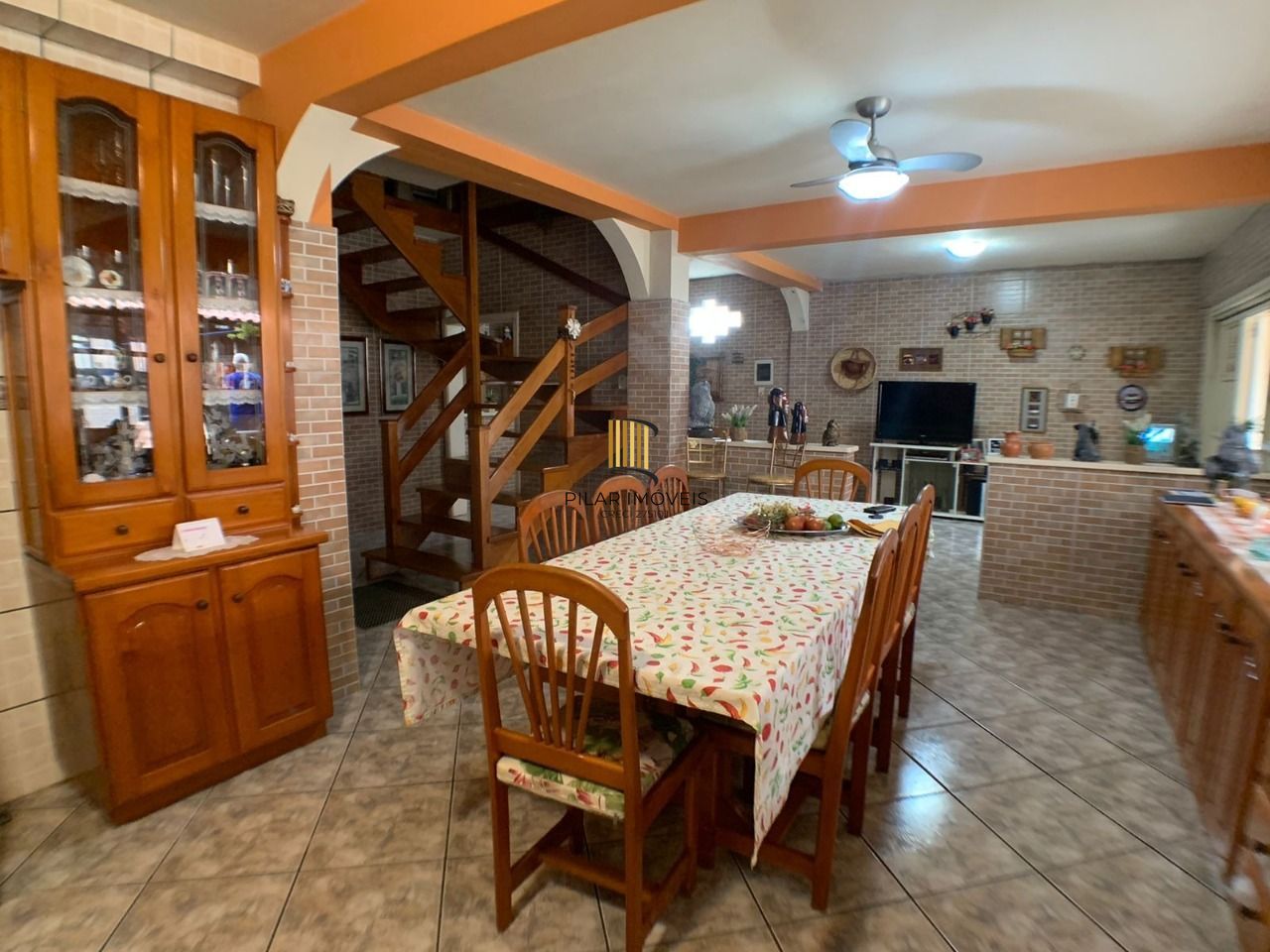 Casa para Venda - 318m², 3 dormitórios, Piscina, Bairro Guarujá