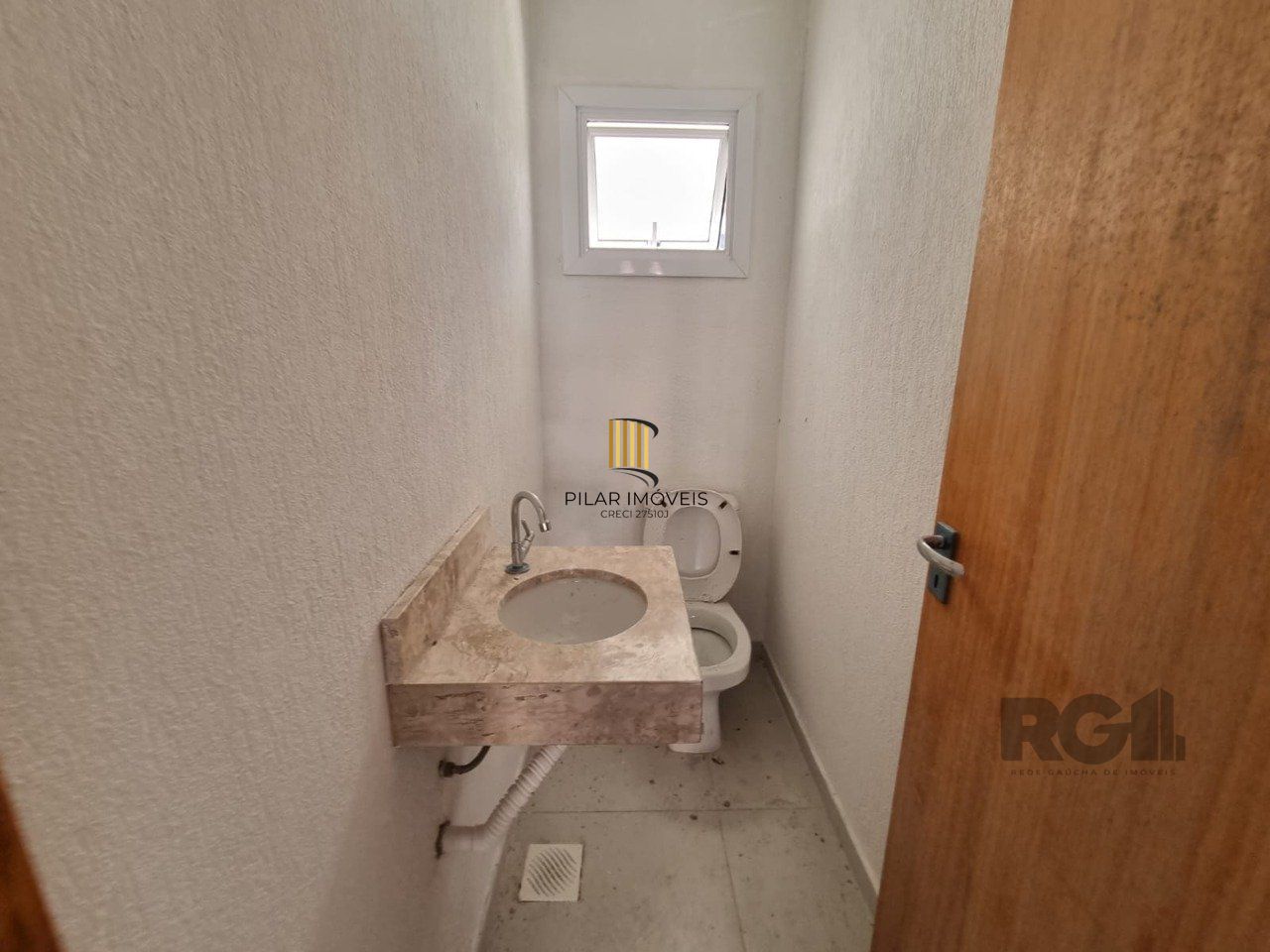 Casa 3 dormitórios no bairro Guarujá