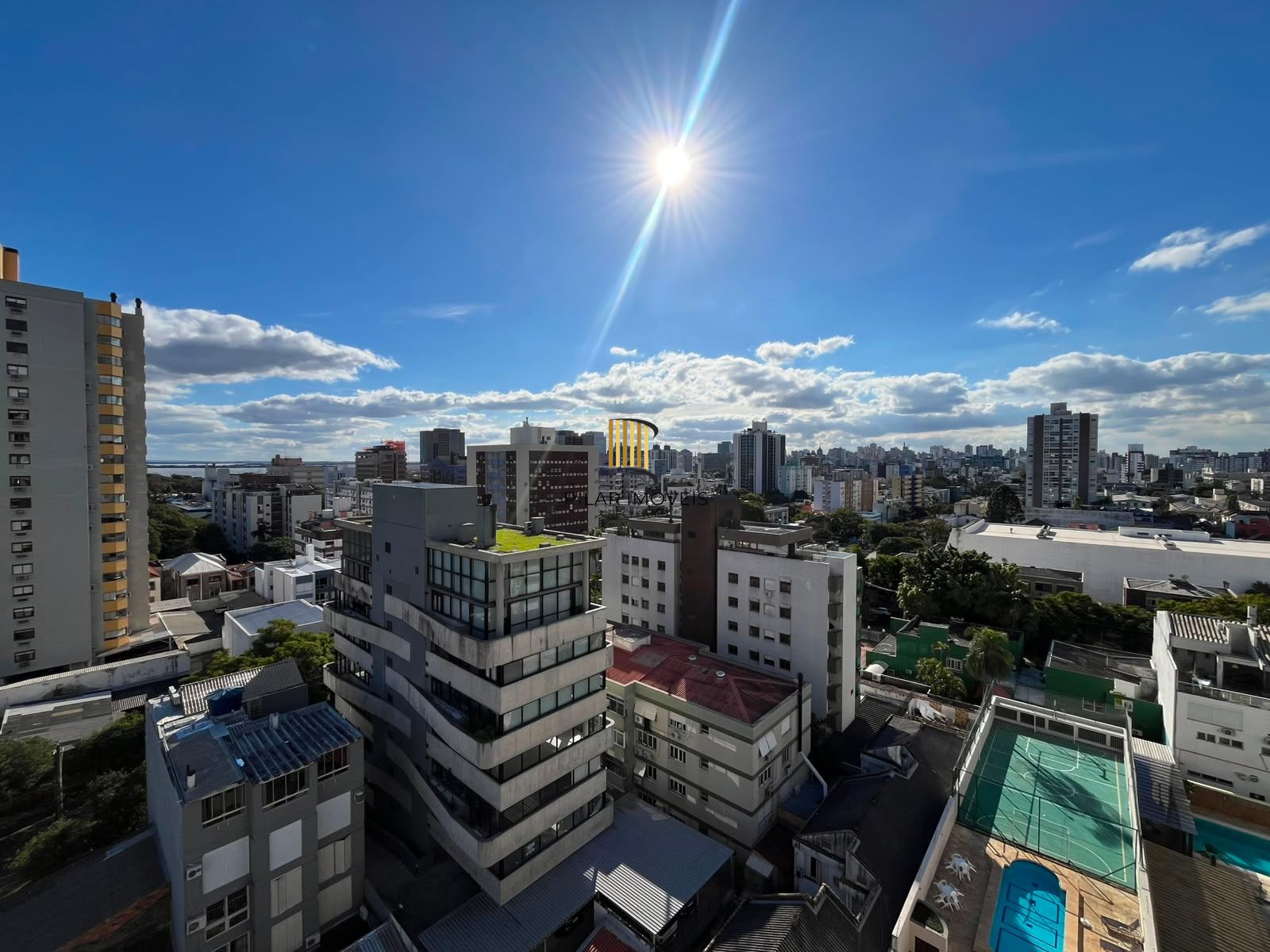 Apartamanto a venda no Menino Deus com 3 quartos e sacada