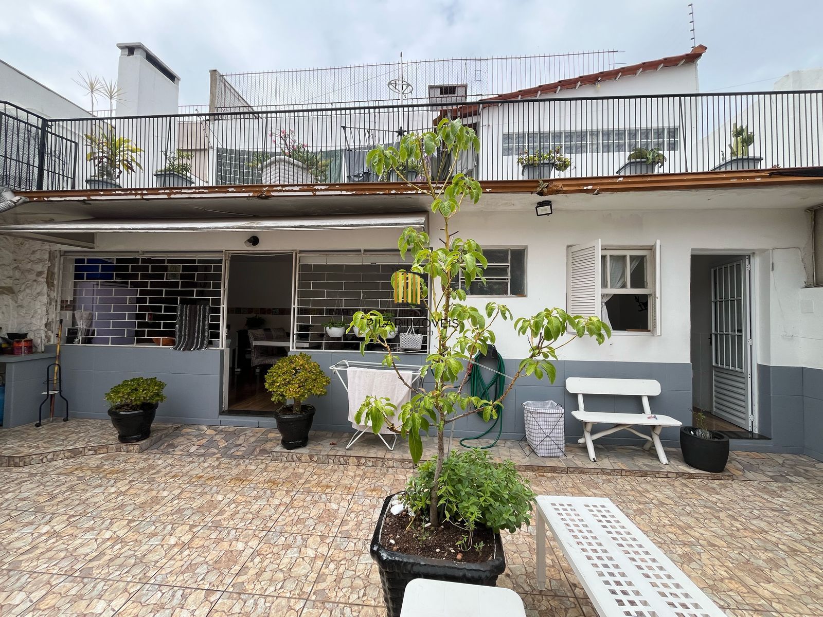 Casa terrea e reformada no bairro Nonoai