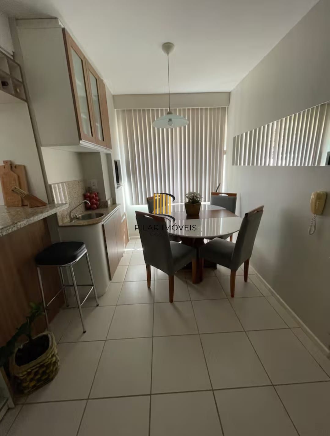 Apartamento Térreo Mobiliado Bairro Guarujá - 2 Dormitórios